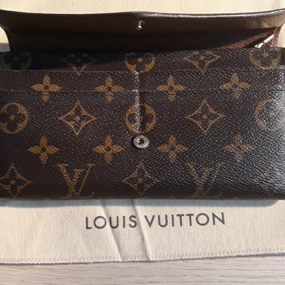 Louis Vuitton Sarah Wallet - Picture 8 of 16